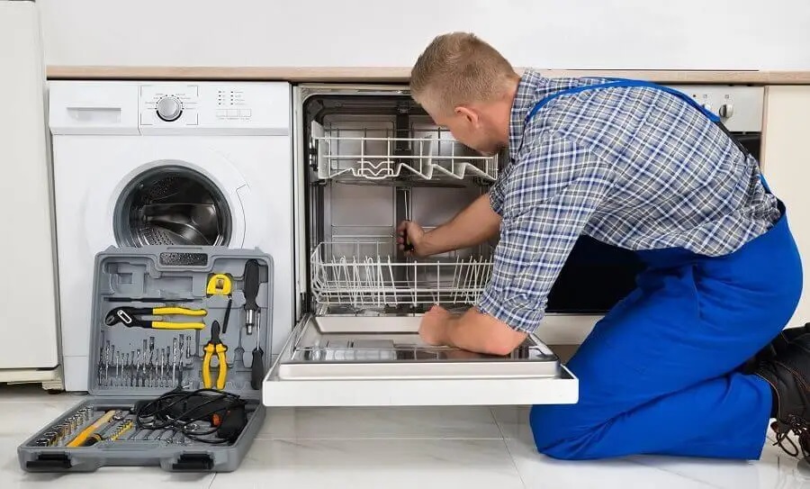 Kaynarca Luxell servisi teknisyen ekibi beyaz eşya tamiri yaparken